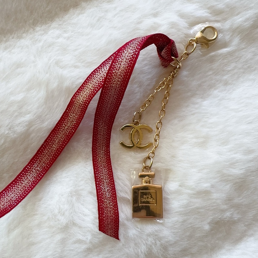 CHANEL Key Ring Holiday Novelty Exclusive Gold Charm
